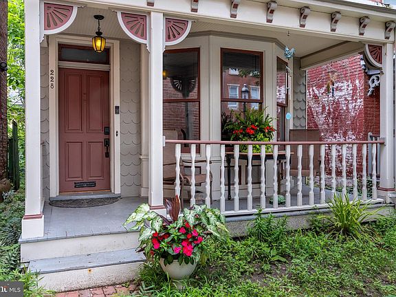 3rd image of 228 Jackson St