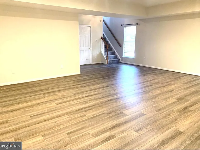 25937 Kirkwood Sq — Photo 41