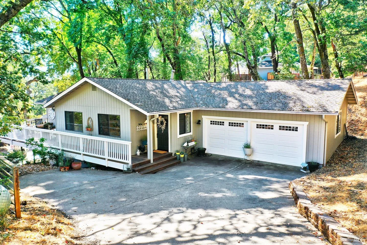 520 Country Club Lane photo 1