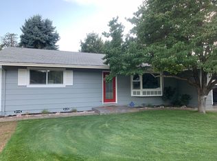 112 Hickory Dr, Rogue River, OR 97537