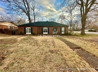 5621 Barfield Rd, Memphis, TN 38120