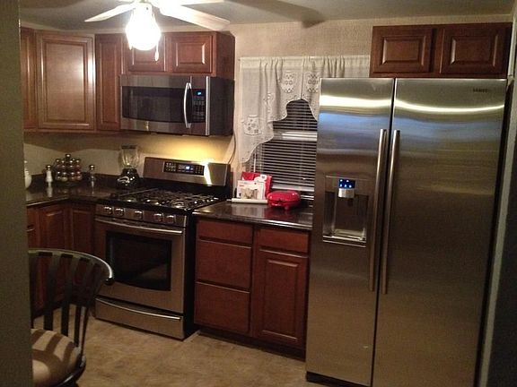 New Updated Kitchen *Appliances not included (white fridge included)