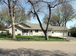 218 E Minnesota Ave, George, IA 51237