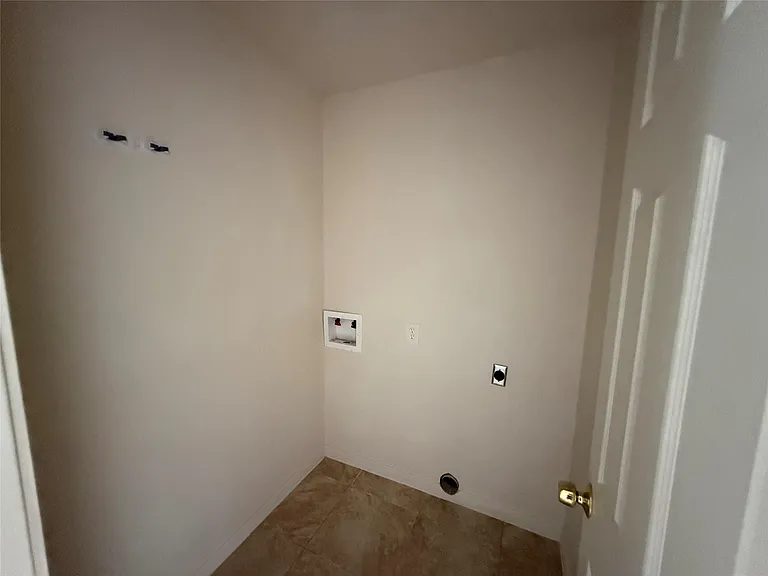 2724 Avenue D #4 — Photo 5