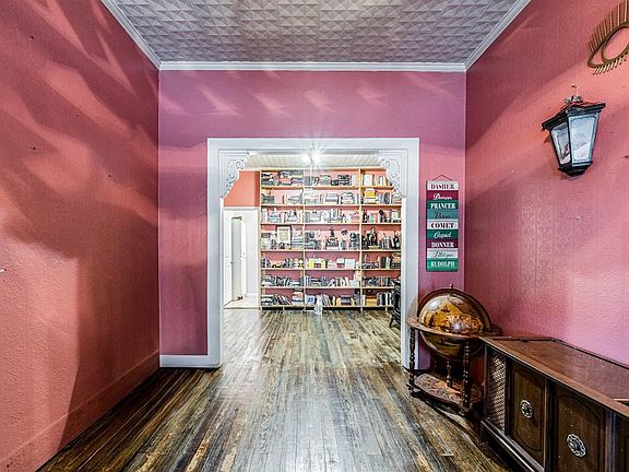 3rd image of 231 Spring St