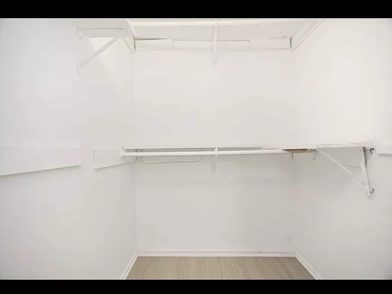 2302 Green Knoll Dr — Photo 17