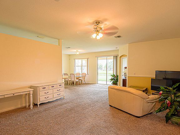 4th image of 510 NW Waverly Cir