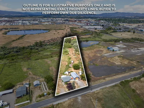 1745 E Gregory Rd, Central Pt, OR 97502