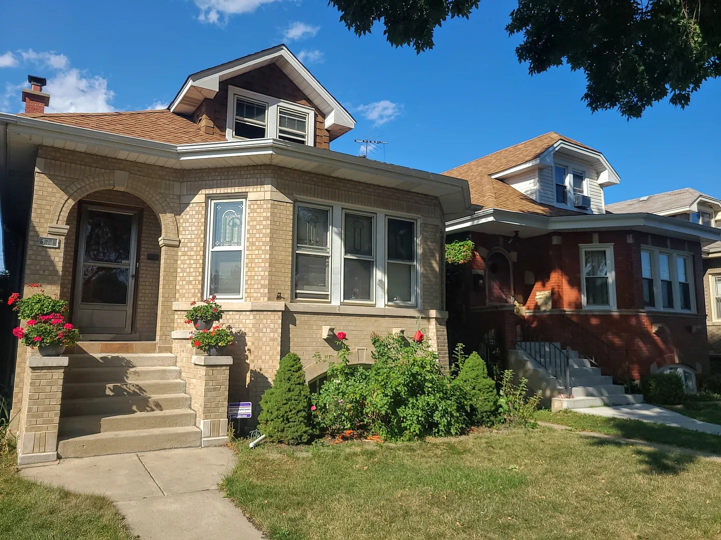 6048 W Fletcher St photo 1