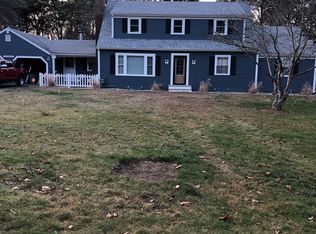 121 Dunns Pond Rd, Hyannis, MA 02601