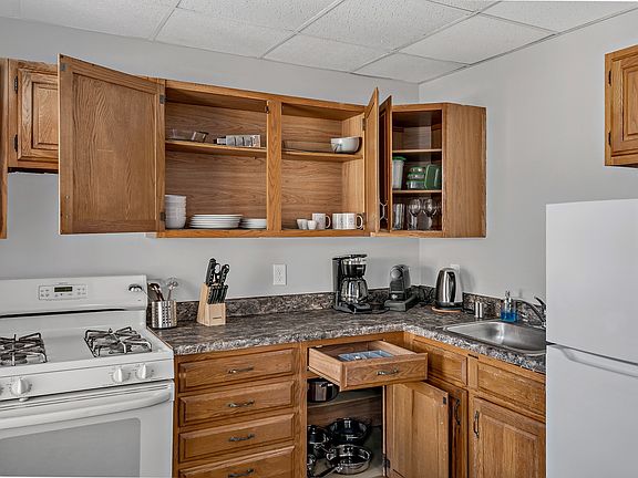 5th image of 265 Cumberland St APT 2