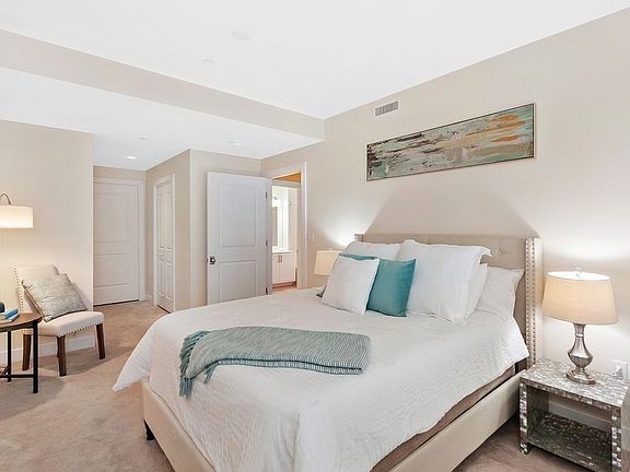3rd image of 324 Hammond Pond Pkwy #1
