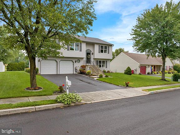 2nd image of 6 Dogwood Dr