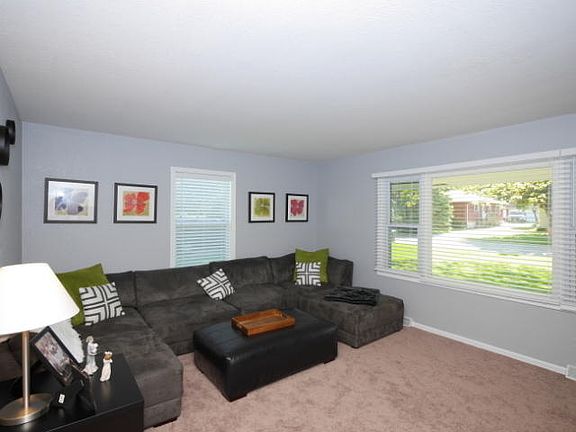 5th image of 122 Glenowen Dr