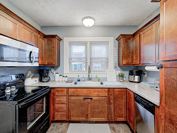 2nd image of 408 E Walnut St