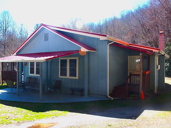 2nd image of 7 Dogwood Ln