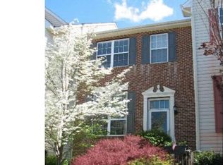 821 N Waterford Ln, Wilmington, DE 19808