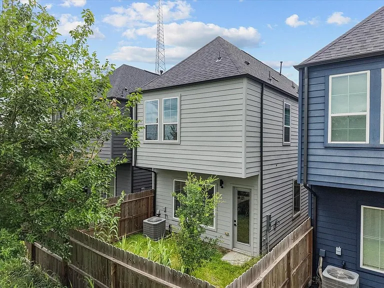 2906 Stevens St — Photo 27