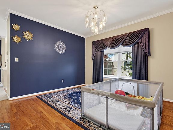 5th image of 22 Versailles Blvd