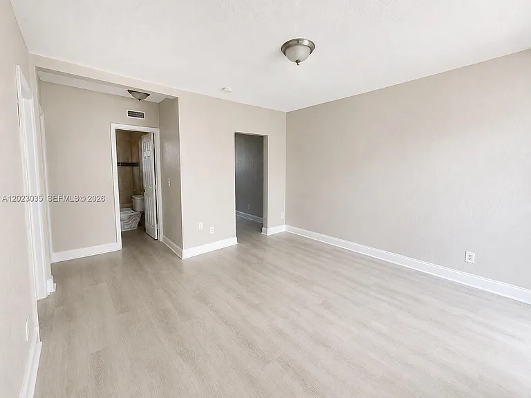 1920 Washington Ave #5 — Photo 4