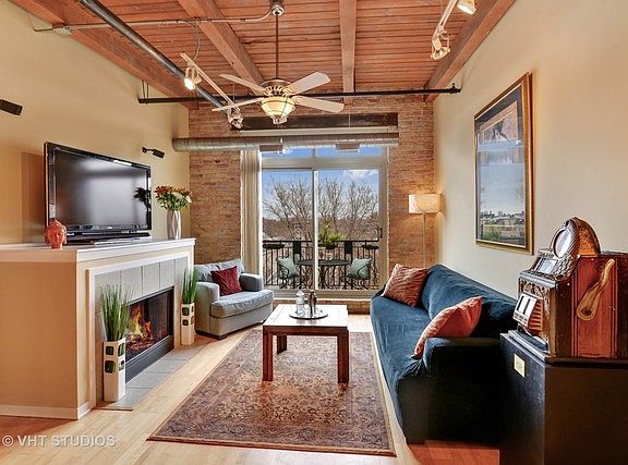 4th image of 1740 N Maplewood Ave APT 408