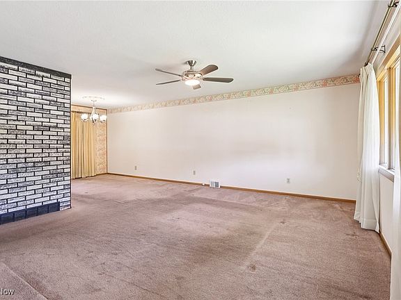 3rd image of 10424 Moore Dr