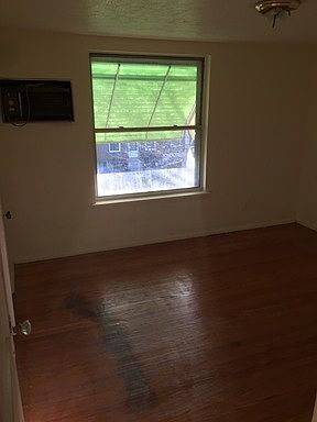 3rd image of 635 E Carver St
