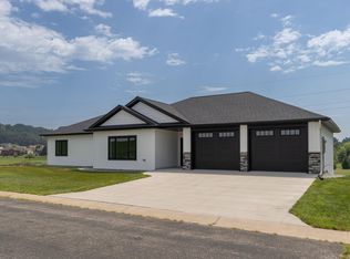 416 Brubaker Dr, Saint Charles, MN 55972