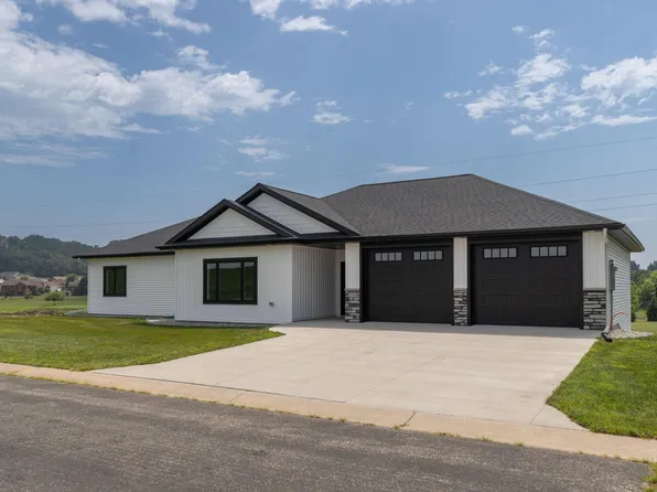 416 Brubaker Dr, Saint Charles, MN 55972