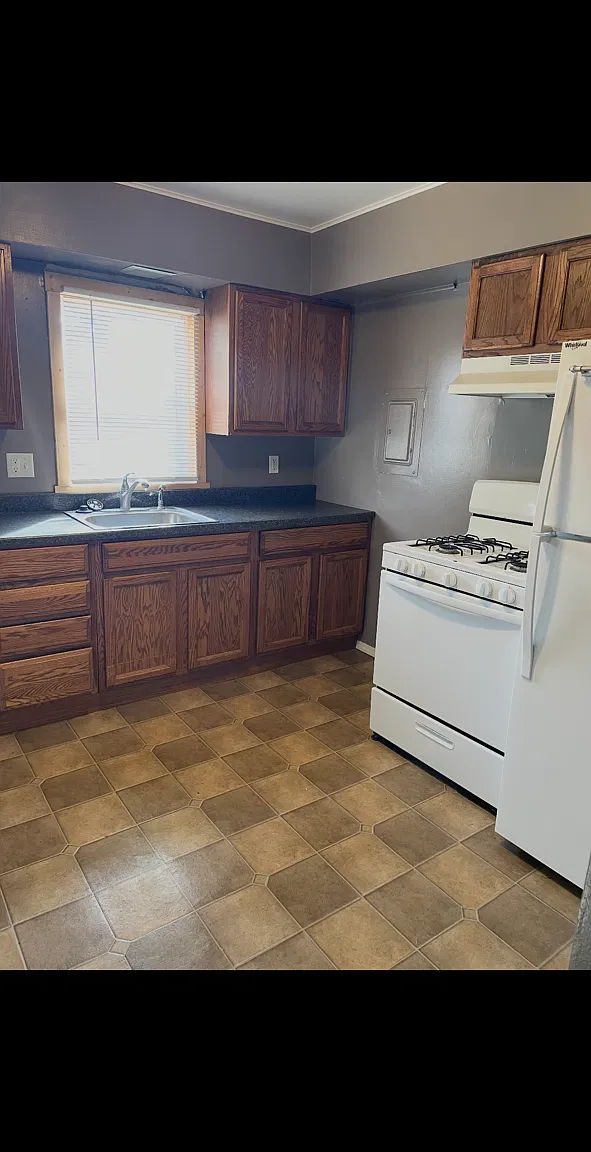 2 bed, 600 sqft, $700 — Photo 2
