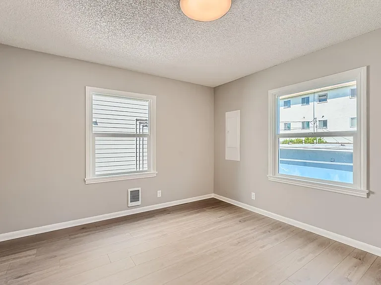 4141 California Ave SW #1/2 — Photo 8