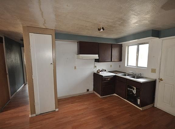 5th image of 2416 Alder St APT A