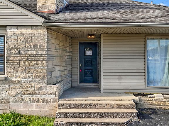 3rd image of 221 Halls Rd