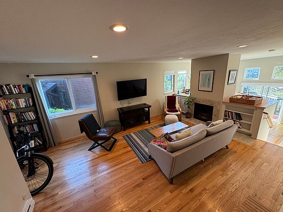 3rd image of 408 Donahue St