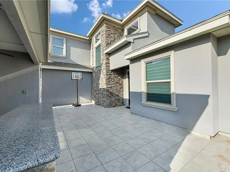 2410 Colvin Ave — Photo 5