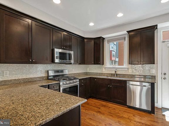 5th image of 3011 District Ave
