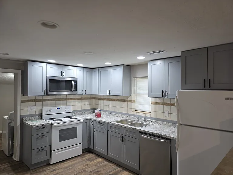 719 Price St — Photo 7