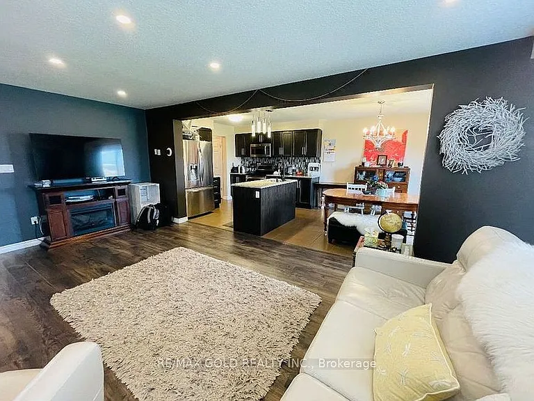 1376 Caen Ave — Photo 4