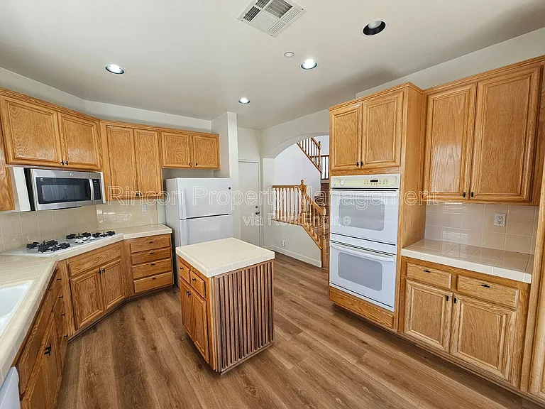 4782 Templeton St — Photo 2