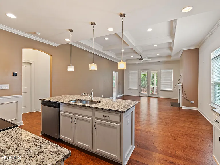 3219 Bay Winds Dr — Photo 6