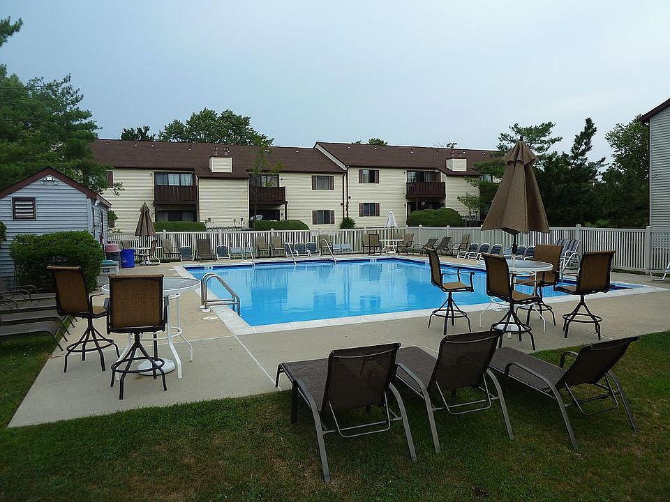 2nd image of 1104 Maresfield Ct
