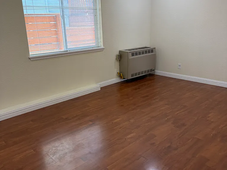 274B Athol Ave — Photo 6
