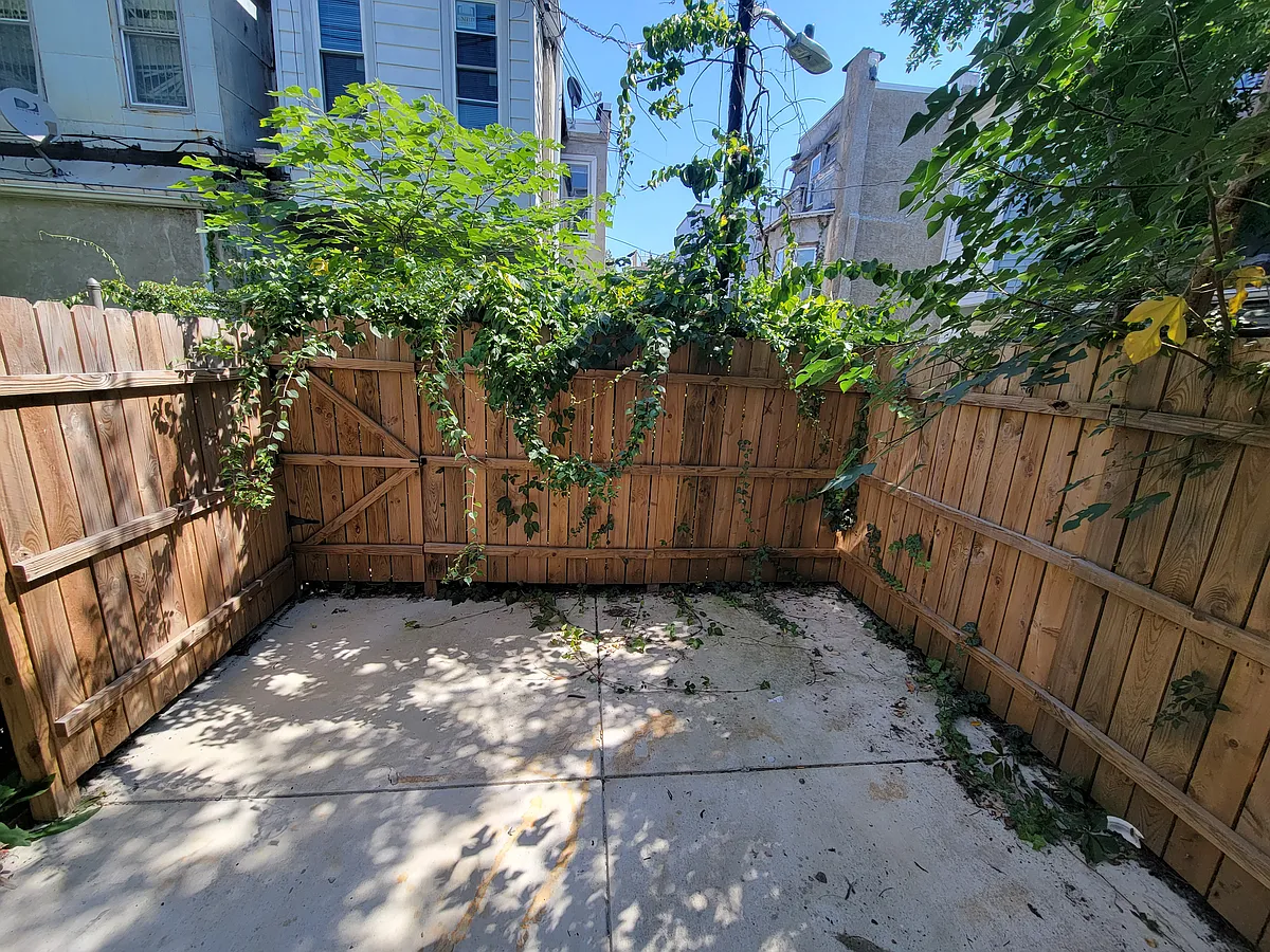 Building Photo - 1709 N 26th St #1