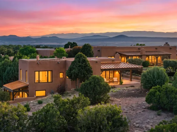 17 Vuelta Rosal, Santa Fe, NM 87506