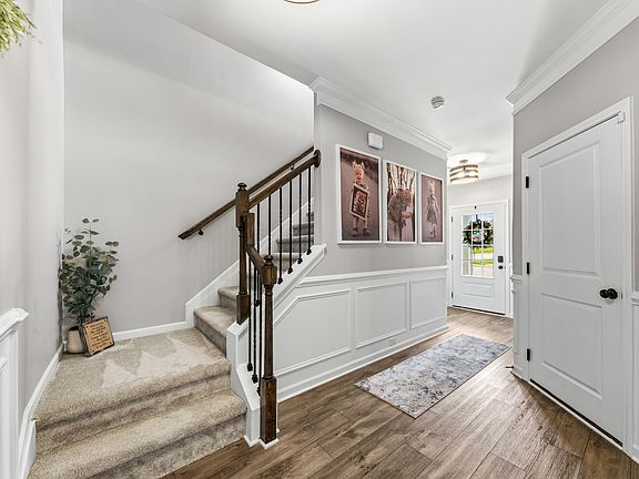 5th image of 337 Geneva Ln