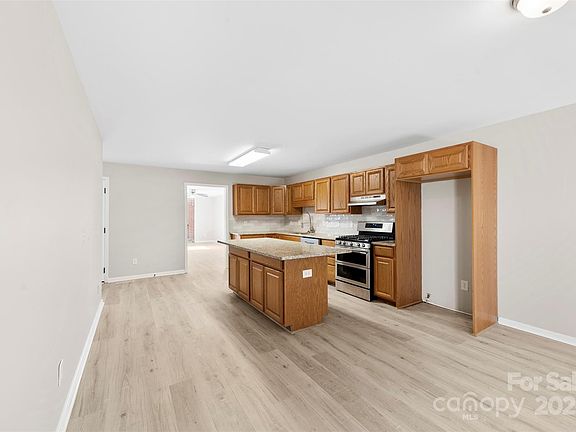 5th image of 416 E Park Ave