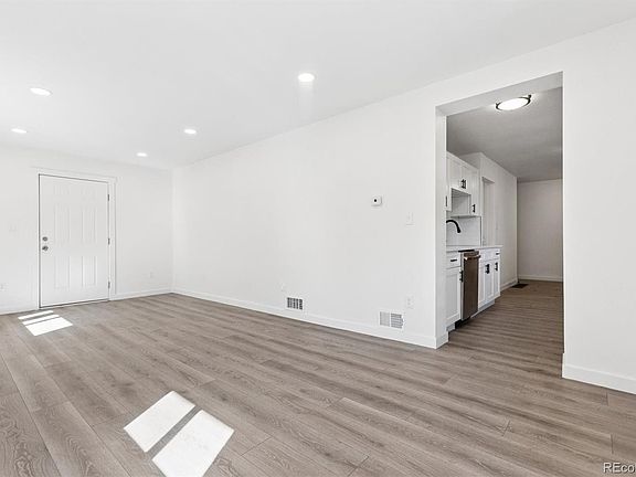 5th image of 2280 S Decatur