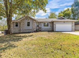 602 E Cherry St, Nixa, MO 65714