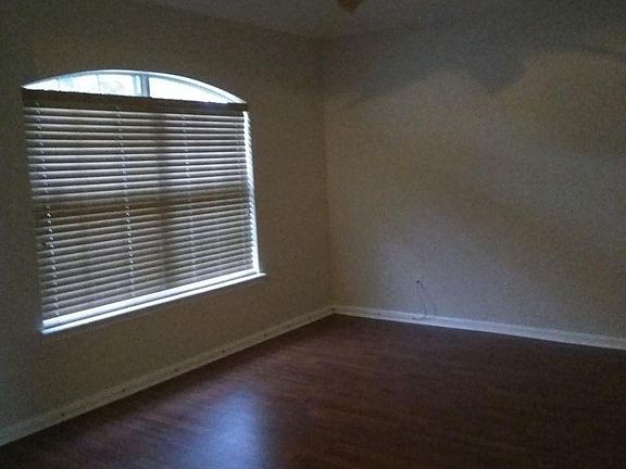3rd image of 2130 Willesdon Dr E