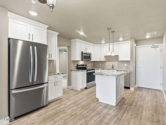 2nd image of 1032 E 400 S APT 301B